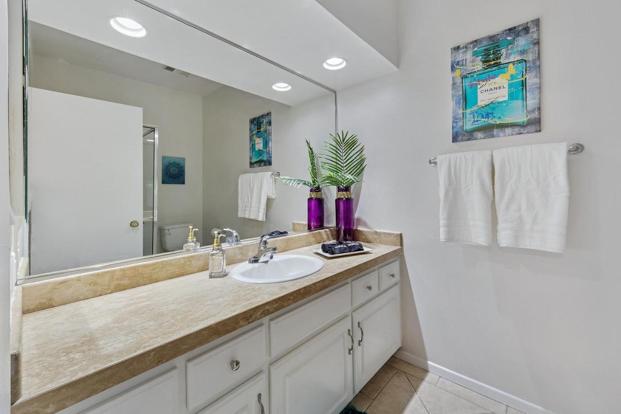 Beverly Hills Chic 2 Bed 2Bath With Patio And Parking 309 Лос-Анджелес Екстер'єр фото